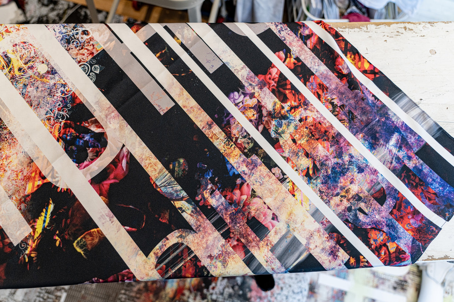 スカーフ90×90 B